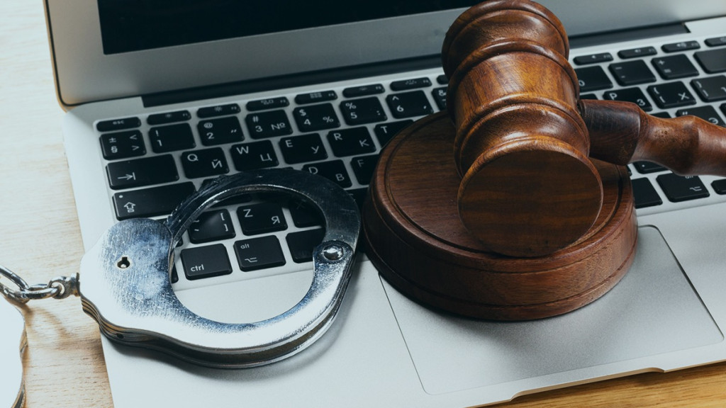 mae-atira-na-filha-com-espingarda-apos-noite-de-bebedeira-em-chacara