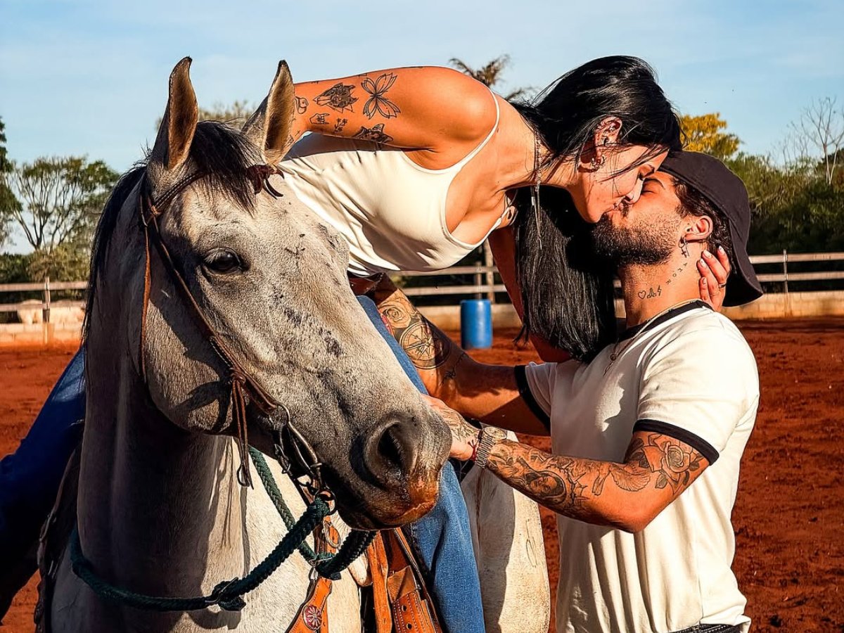 que-luxo!-ana-castela-ganha-relogio-avaliado-em-mais-de-r$-300-mil-de-ze-felipe