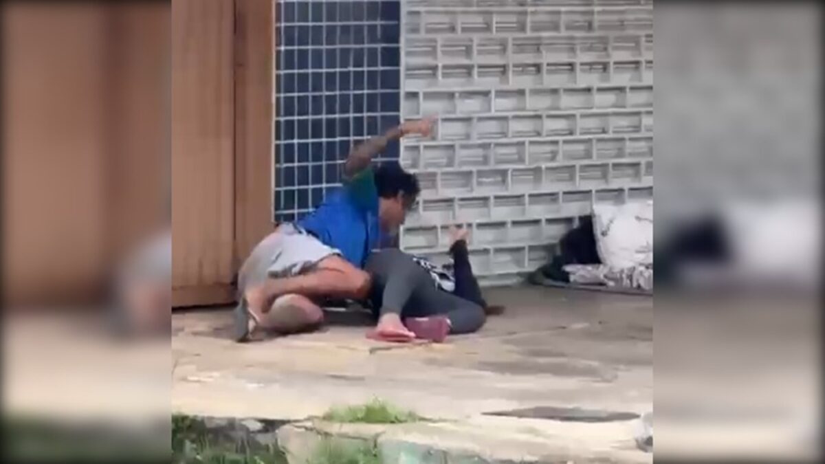 agressor-e-preso-apos-ser-flagrado-esmurrando-mulher-no-meio-da-rua