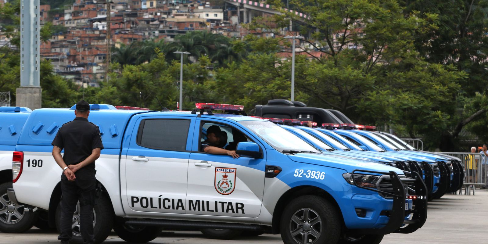 Polícia do Rio prende 17 pessoas em ação contra mentor de barricadas