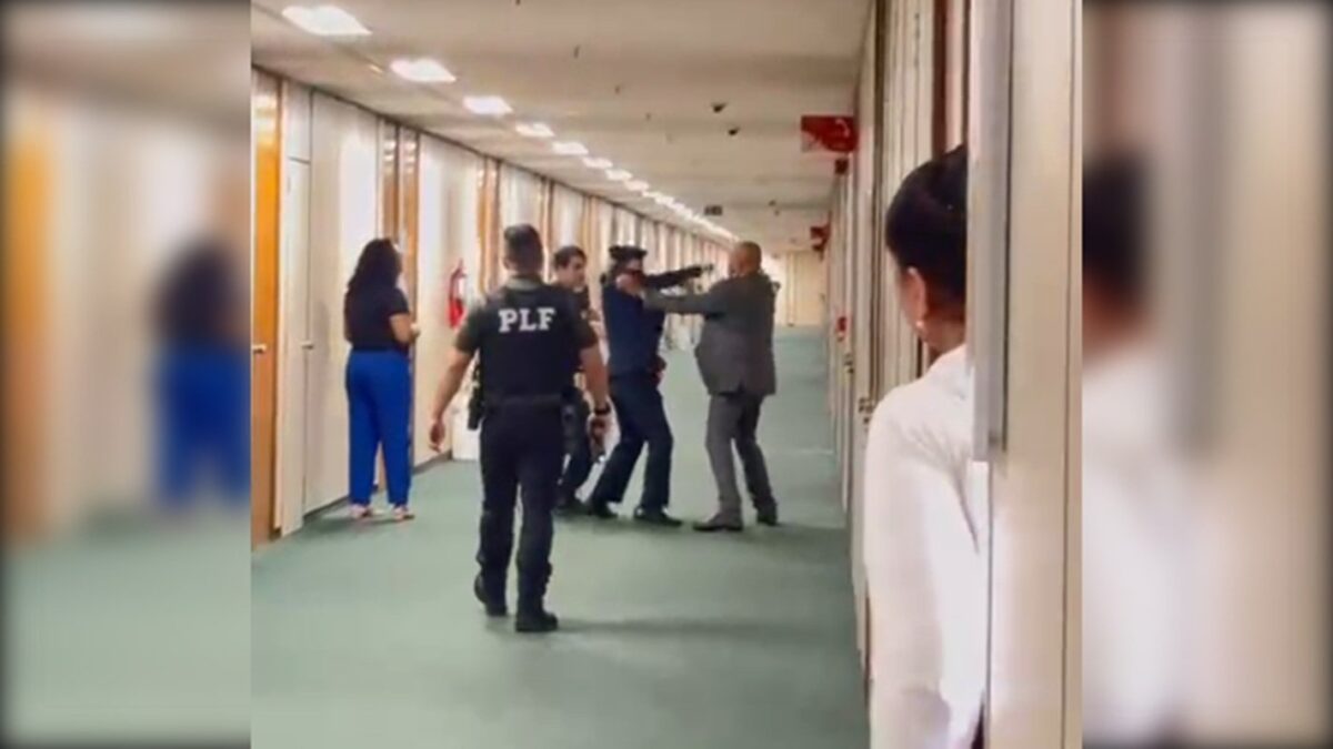 homem-grita,-xinga-deputados-e-servidores,-e-acaba-detido-na-camara