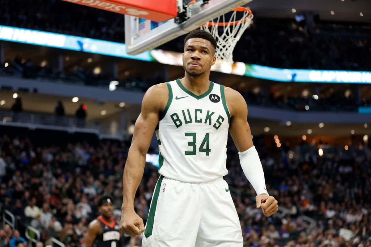 tecnico-dos-bucks-revela-quanto-tempo-antetokounmpo-ficara-ausente