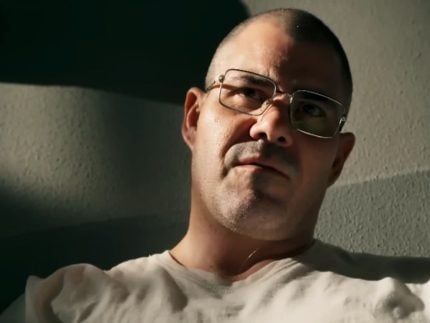 Juliano Cazarré pode reviver Adauto Chupetinha na continuação de “Avenida Brasil”