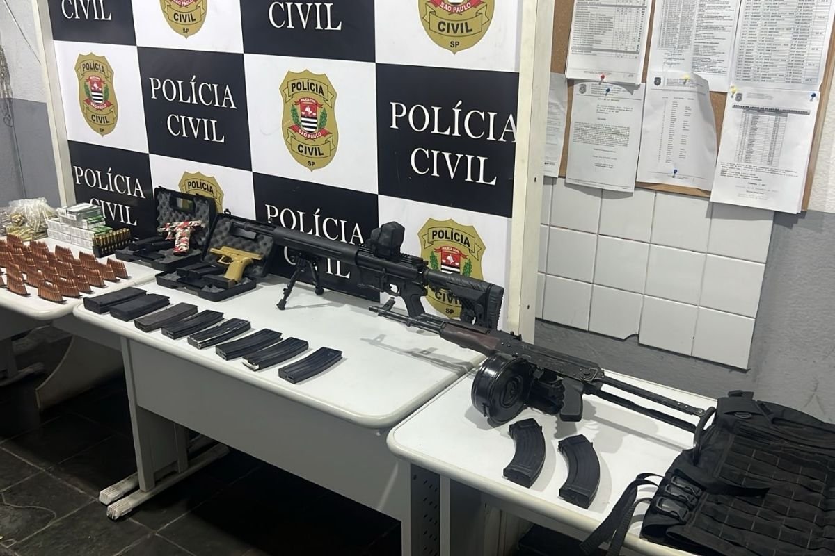 arsenal-do-pcc:-policia-apreende-armas-em-casa-no-litoral-de-sao-paulo
