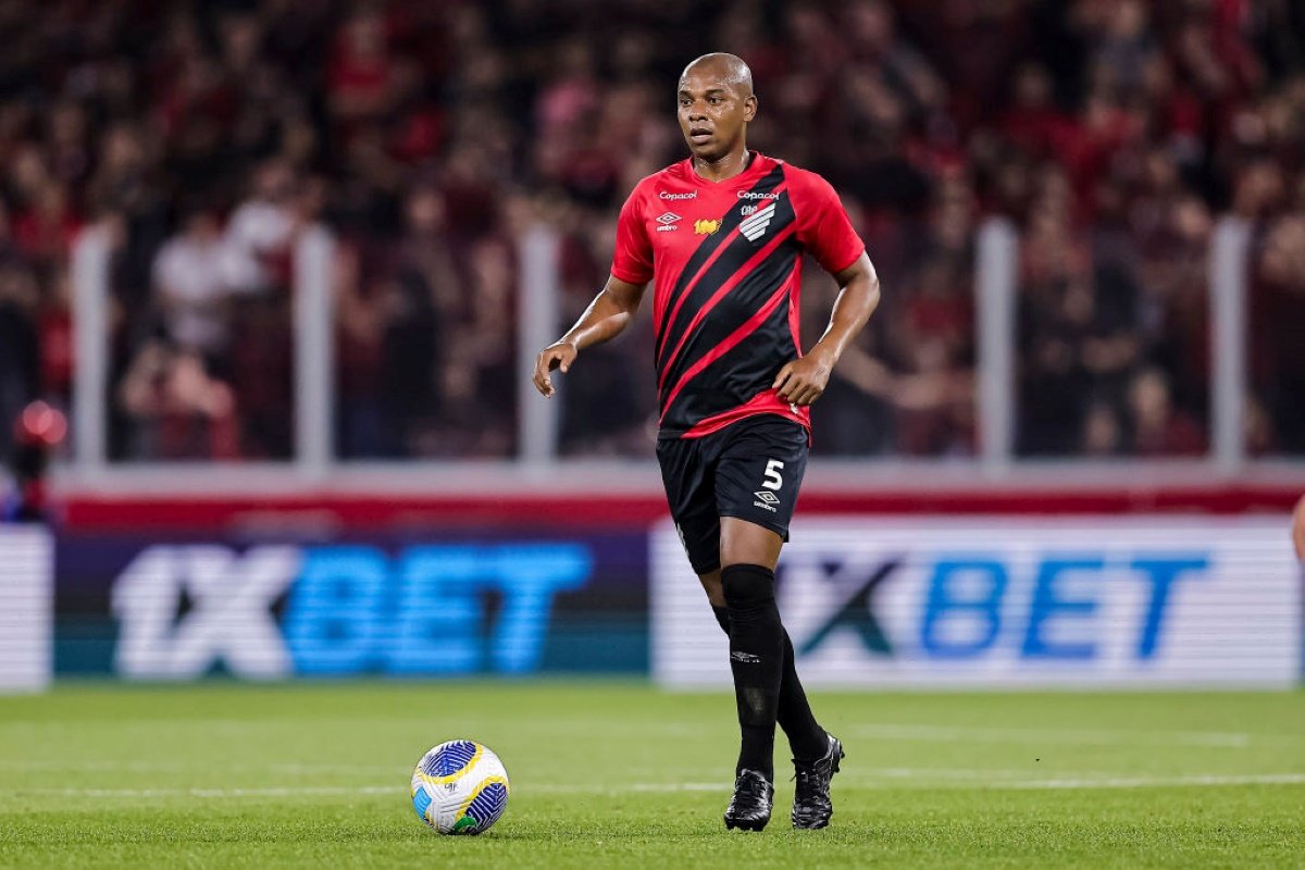 idolo-do-athletico-pr-anuncia-aposentadoria-aos-40-anos