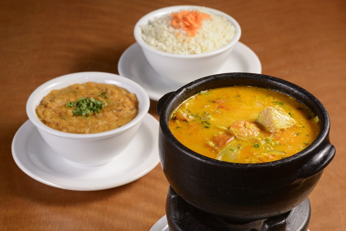 moqueca-de-peixe:-rica-em-dende-e-sabor,-fica-pronta-em-minutos