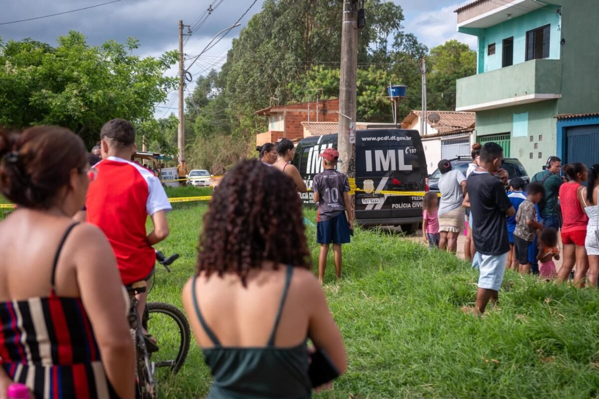 vizinhos-de-menina-morta-por-madrasta-se-desesperam-com-chegada-do-iml