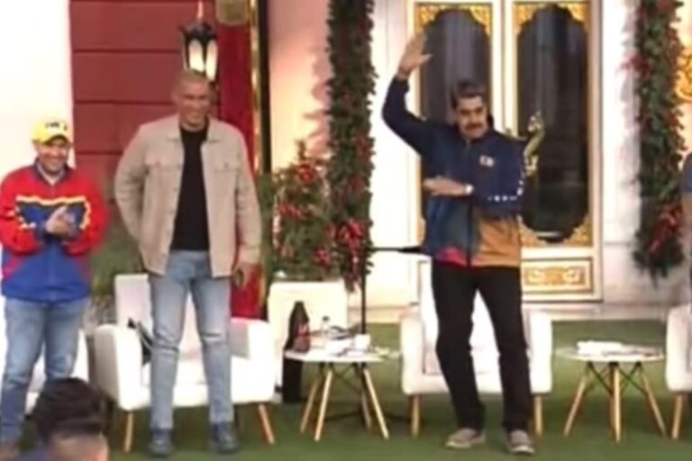 Em meio à tensão com EUA, Maduro faz “passinho” com música anti-guerra