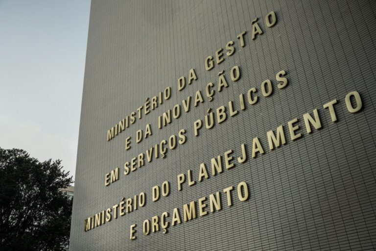 Governo reduz contenção de despesas do Orçamento para R$ 7,7 bilhões