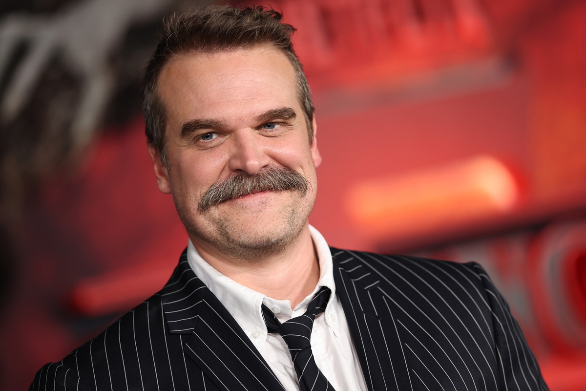 david-harbour-fala-sobre-stranger-things-apos-denuncia-de-assedio
