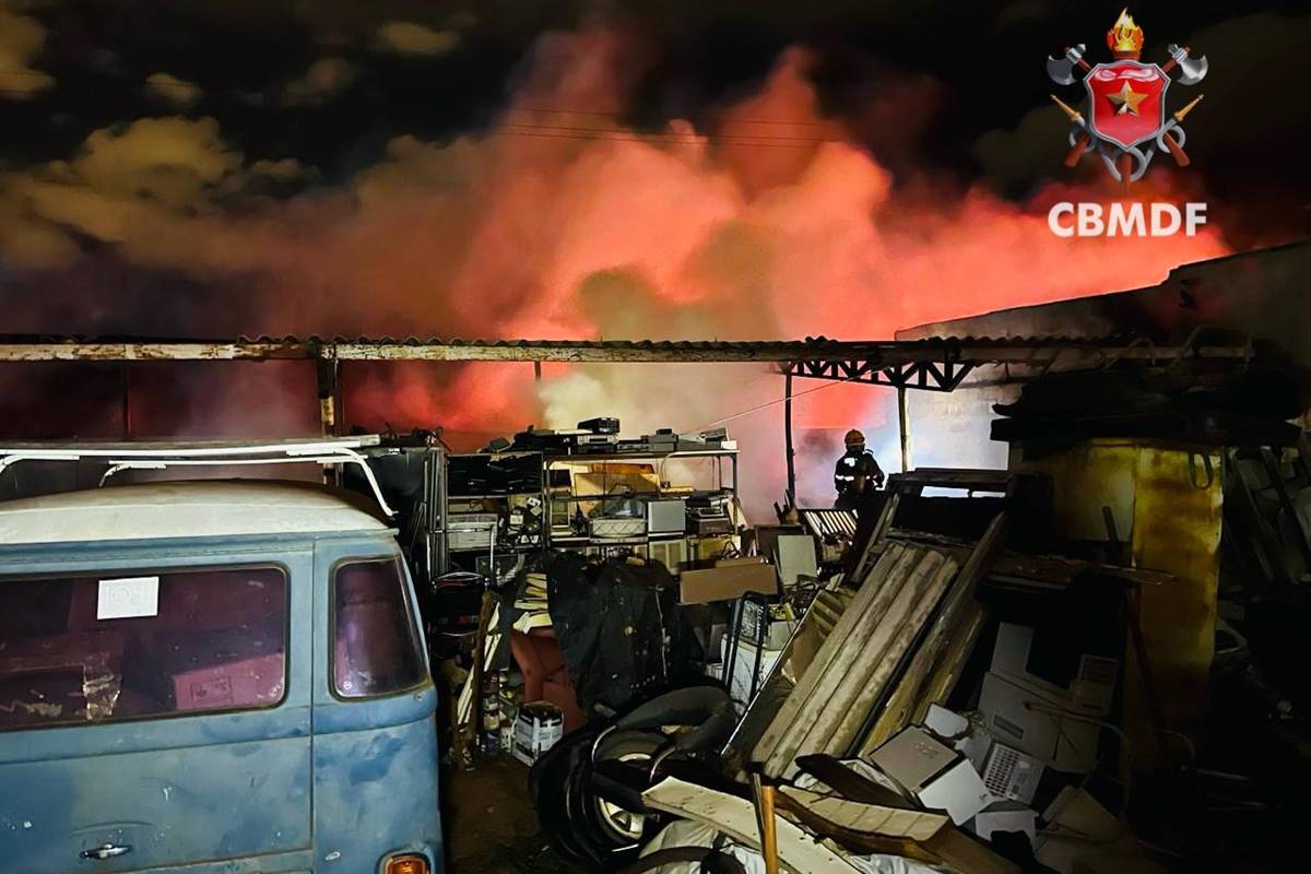 incendio-de-grandes-proporcoes-atinge-deposito-de-veiculos-no-gama