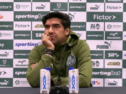 Abel abre mão do título nacional e arma virada final na Libertadores