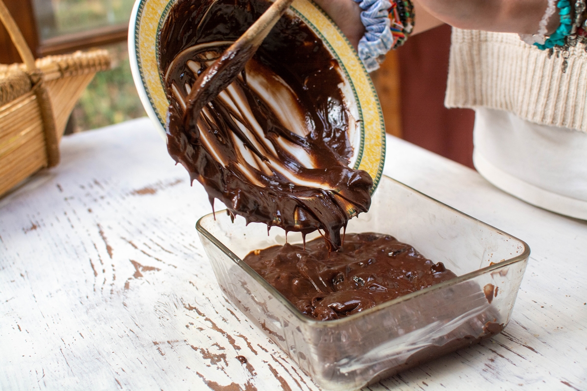 bombou-no-tiktok:-pinha-de-chocolate-com-morango-sera-hit-do-natal