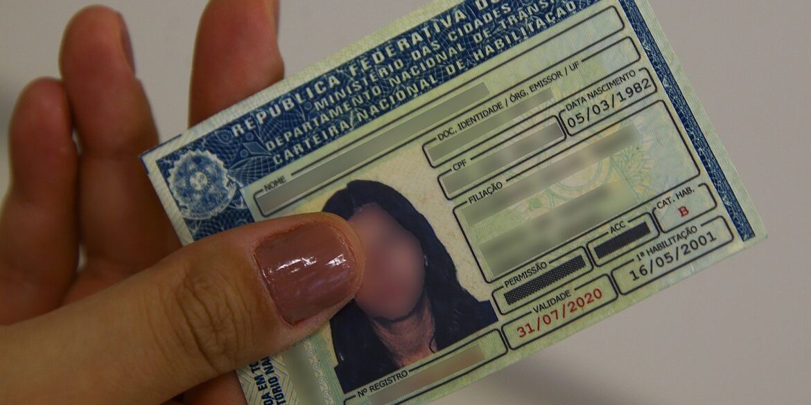 tentativas-de-fraudes-com-documentos-mais-que-dobram-de-2022-a-2025