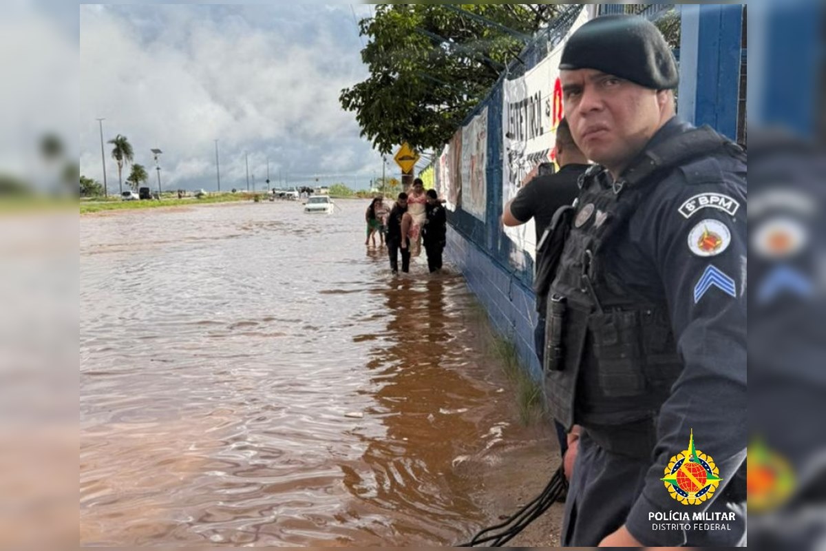 pms-salvam-familia-com-gravida-presa-em-carro-arrastado-por-enxurrada