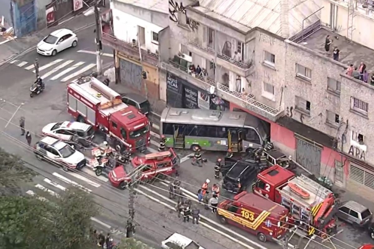 acidente-com-onibus-e-carro-deixa-feridos-na-zona-norte-de-sp