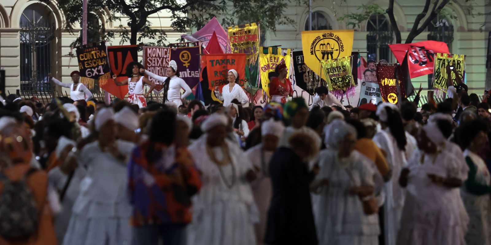 Caravanas saem de SP rumo à Marcha das Mulheres Negras em Brasília