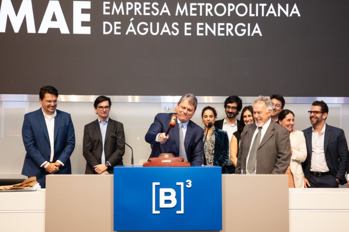 como-a-crise-do-master-respinga-no-governador-tarcisio-de-freitas