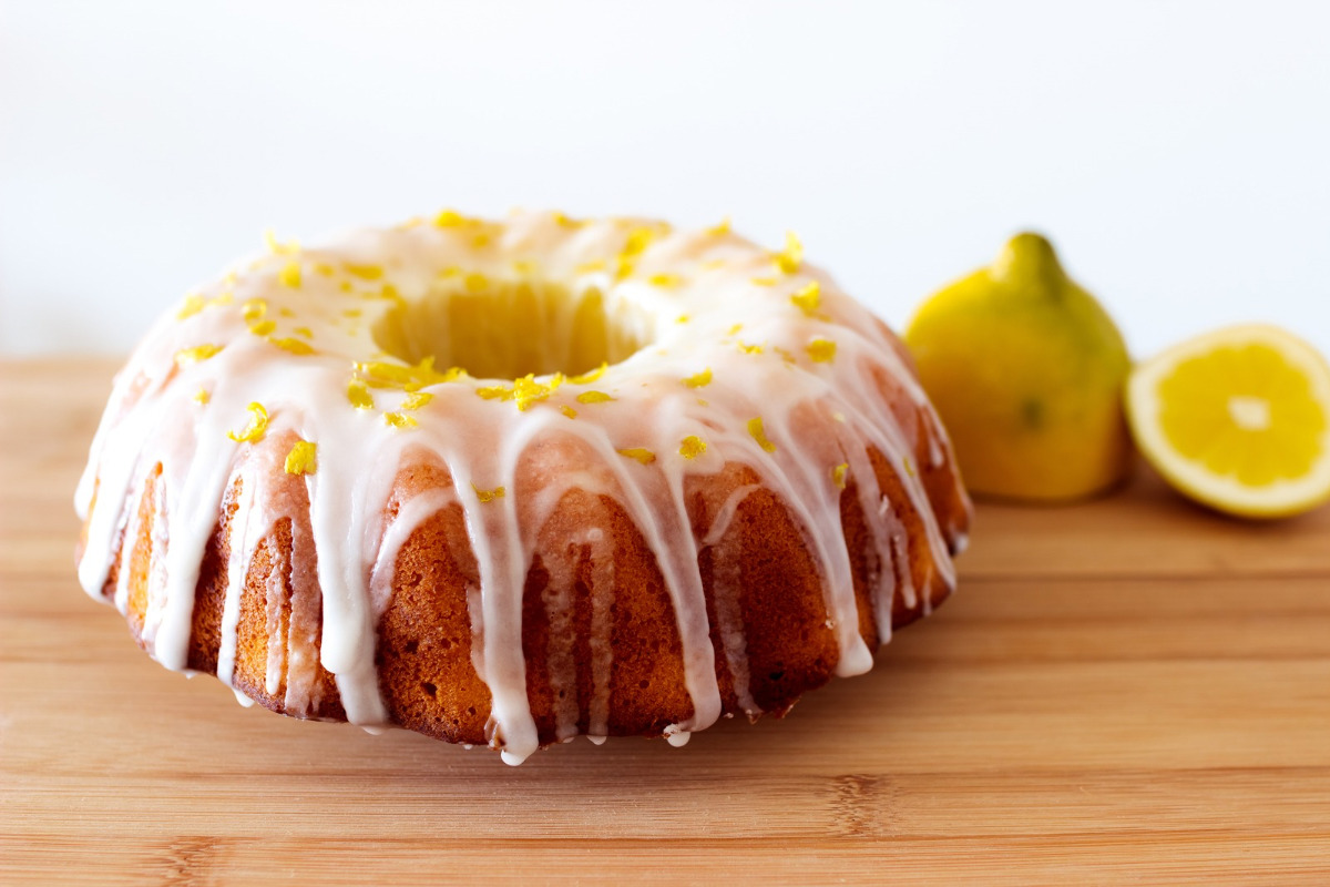 faca-um-bolo-de-limao-fofinho-e-delicioso-sem-farinha-e-sem-leite