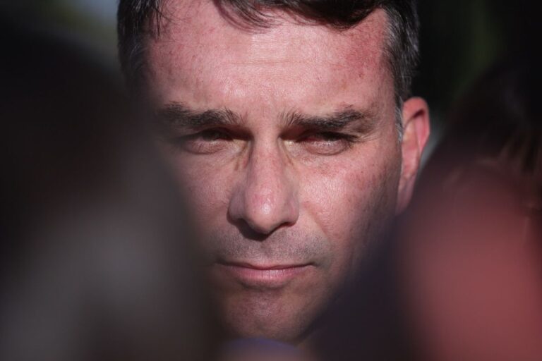 Flávio e Rogério Marinho procuram Motta após a prisão de Bolsonaro