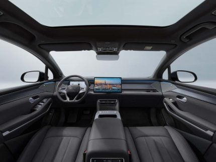 byd-revela-o-gigante-atto-8:-suv-de-grande-porte-estreia-no-salao-do-automovel