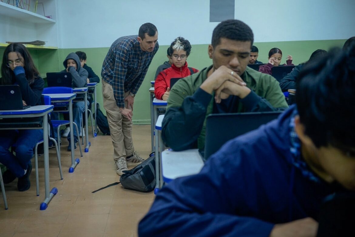 governo-de-sp-seleciona-tutores-para-alunos-do-ensino-fundamental