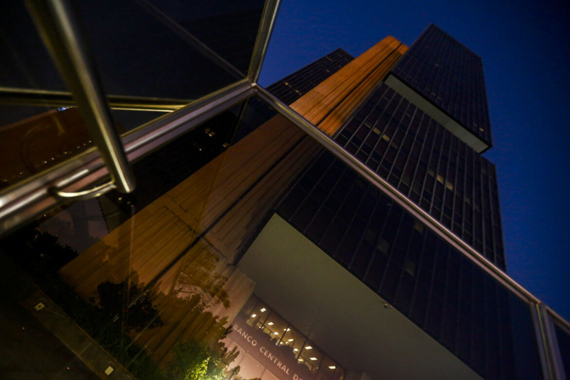 caso-master:-fundo-de-previdencia-pede-auditoria-no-bc-por-“omissao”