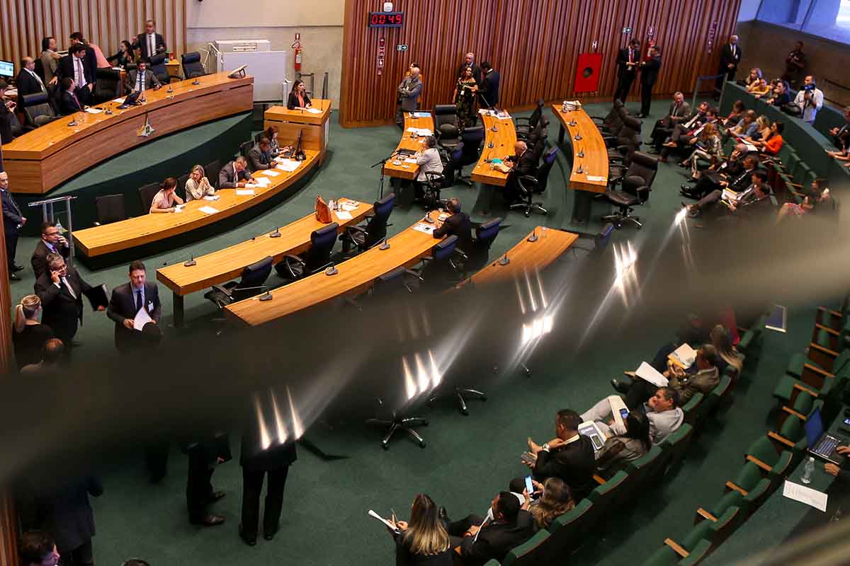 deputado-que-nao-trabalhar-tera-prazo-para-justificar-falta-na-cldf