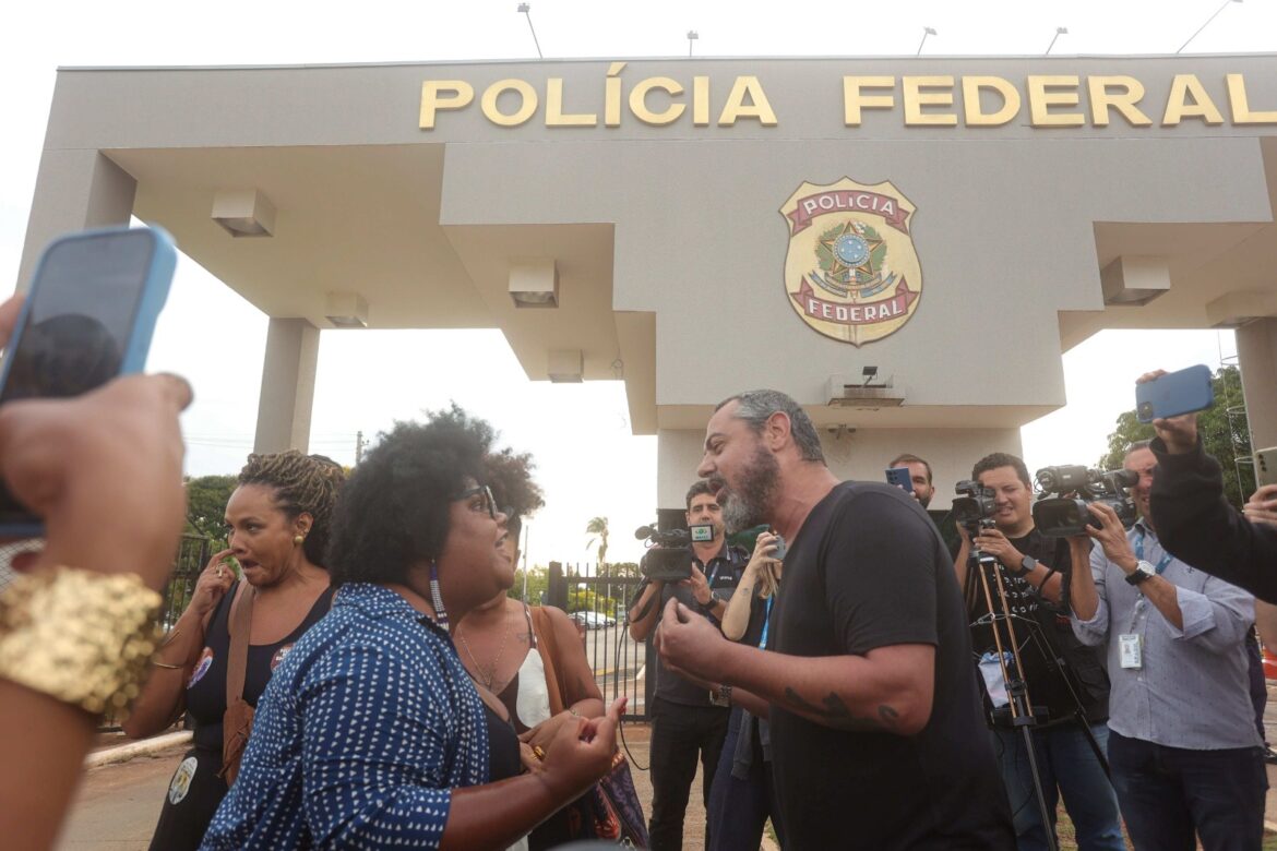 vereadora-do-psol-e-ativistas-confrontam-bolsonaristas-na-pf