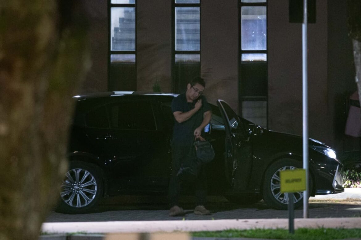 irmao-de-michelle-leva-itens-para-bolsonaro-na-superintendencia-da-pf