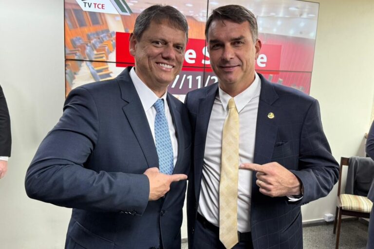 Resgate da anistia a Bolsonaro recoloca Tarcísio entre radicais e STF