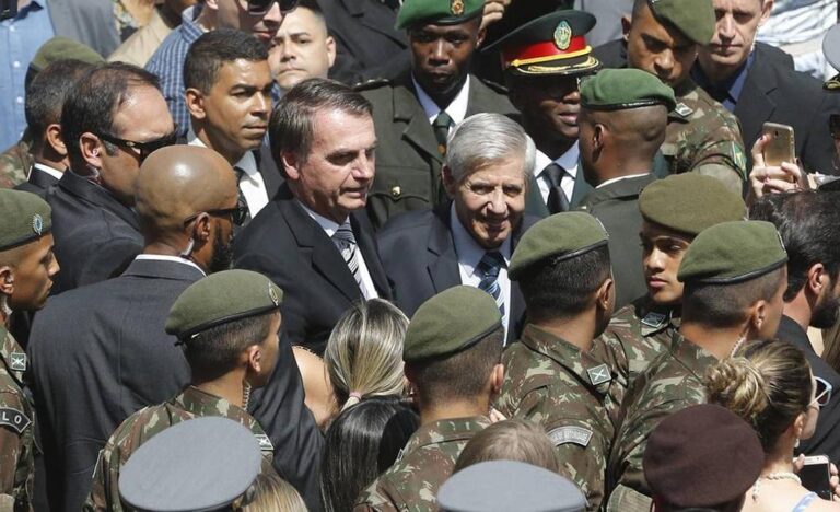 Generais golpistas mantêm salário mesmo se perderem a patente