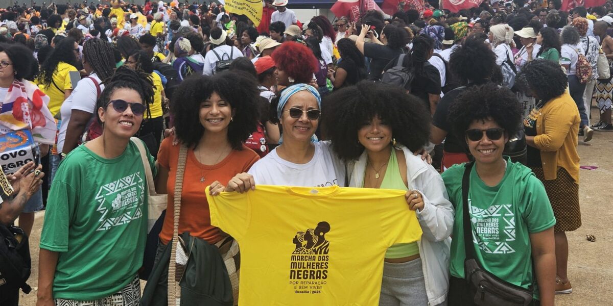 com-cerca-de-500-mil-pessoas,-marcha-das-mulheres-negras-toma-brasilia