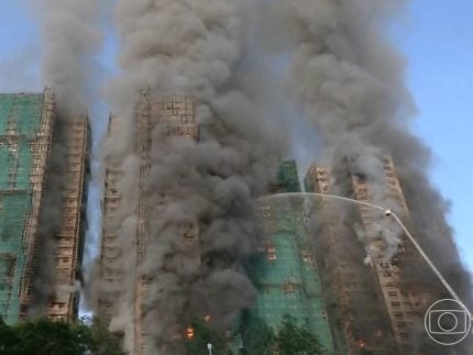 incendio-em-complexo-de-arranha-ceus-assusta-hong-kong;-4-mortos-confirmados