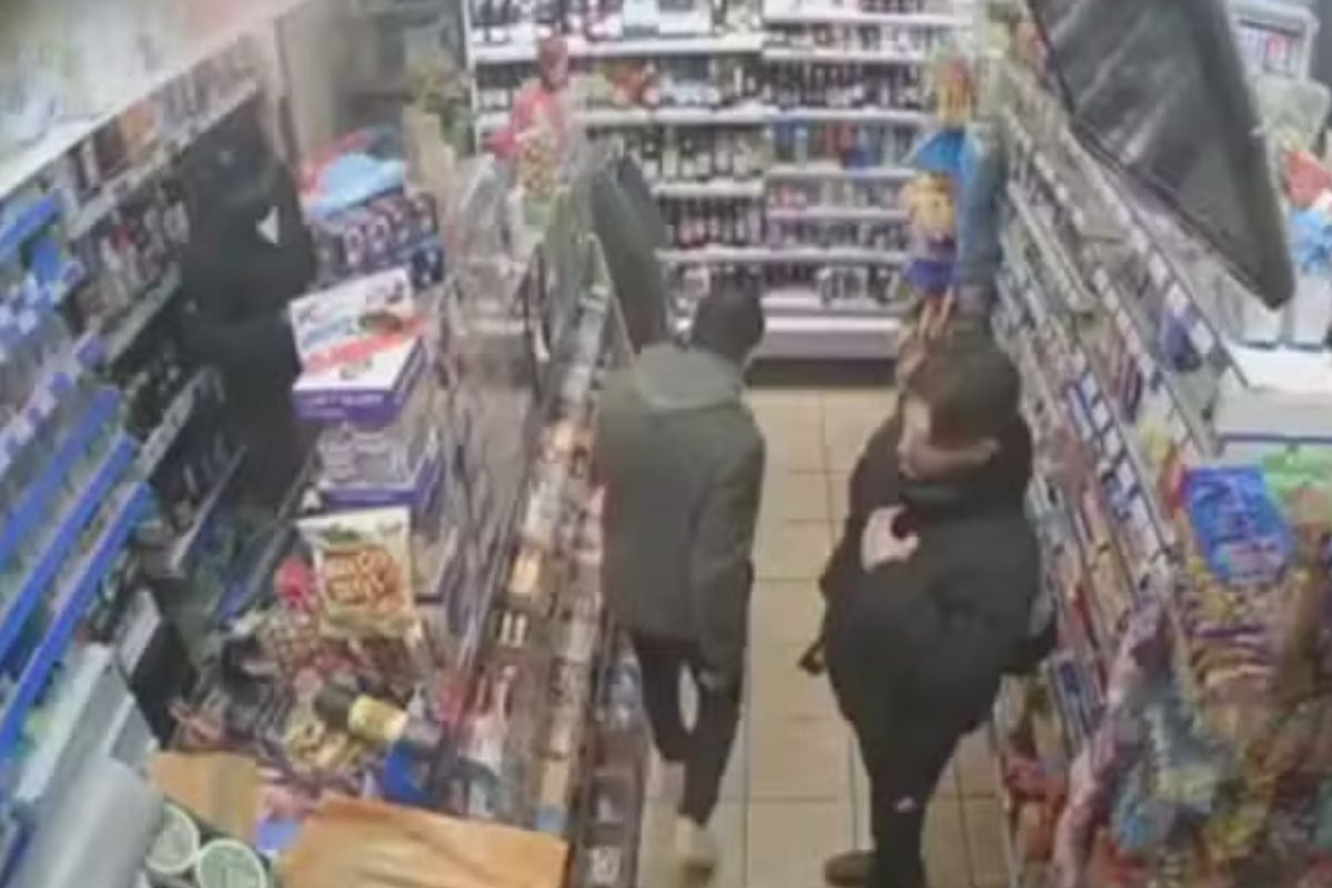 encontro-inesperado:-filho-acha-pai-sumido-ha-20-anos-em-mercado