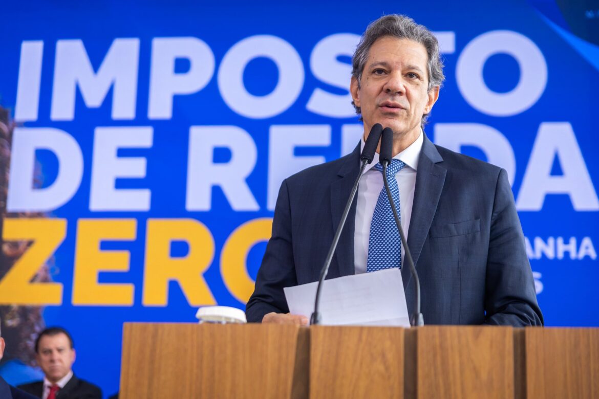 haddad-adota-tom-de-campanha-e-enaltece-lula-por-isencao-no-ir