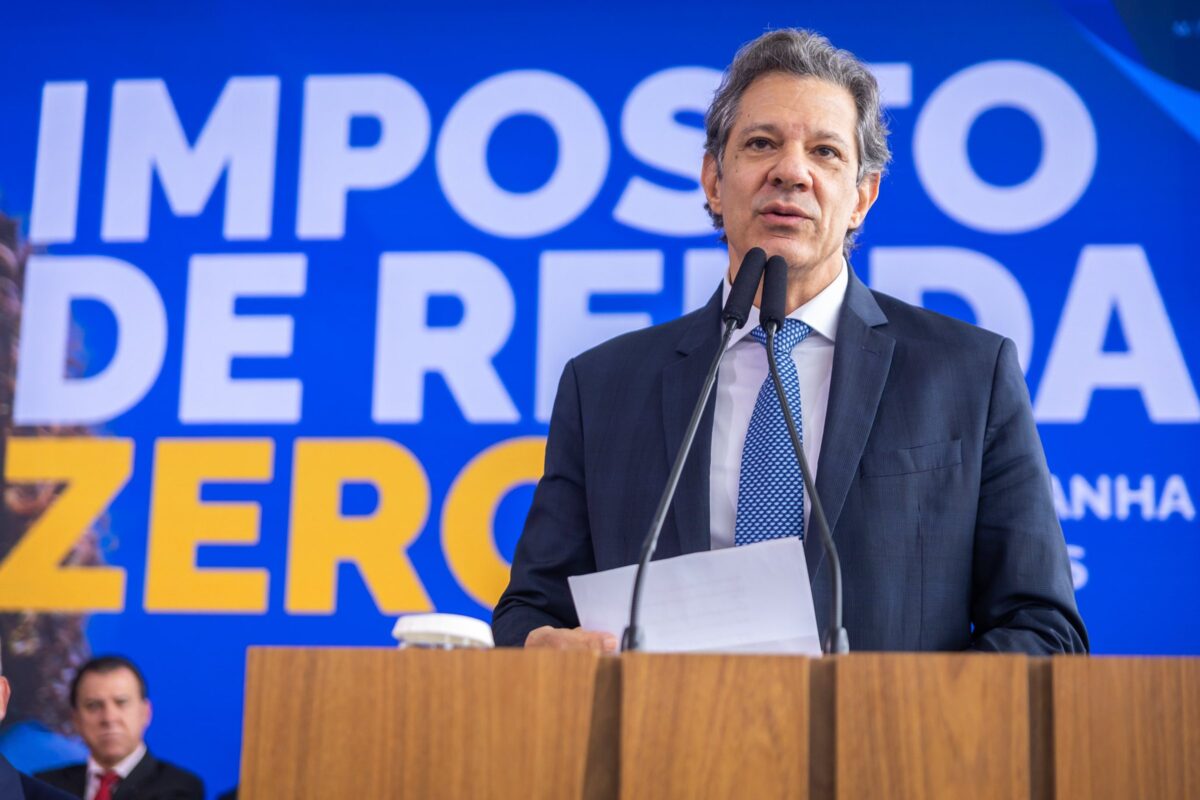 haddad-adota-tom-de-campanha-e-enaltece-lula-por-isencao-no-ir