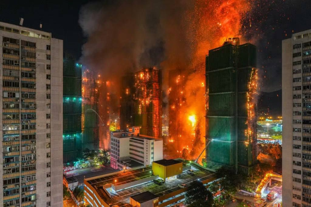 imagens-mostram-incendio-em-arranha-ceus-de-hong-kong