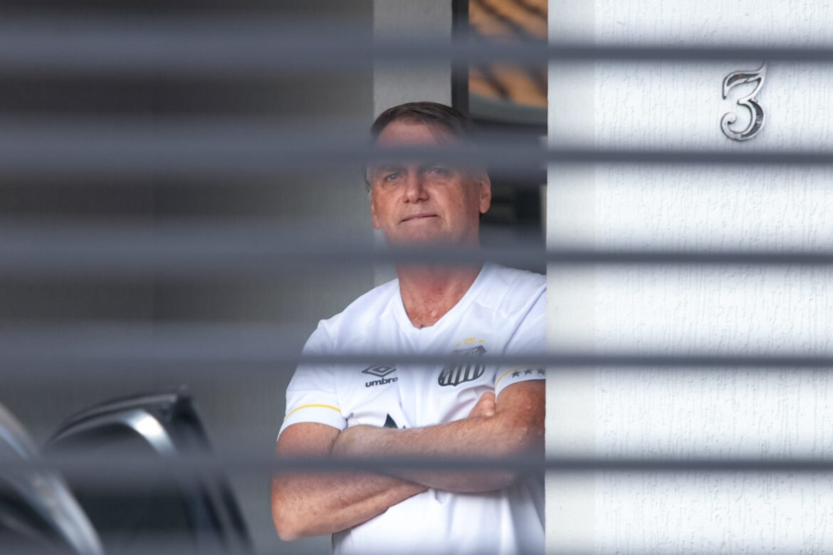 preso,-bolsonaro-acumula-aposentadorias-e-salario;-veja-quanto-por-mes