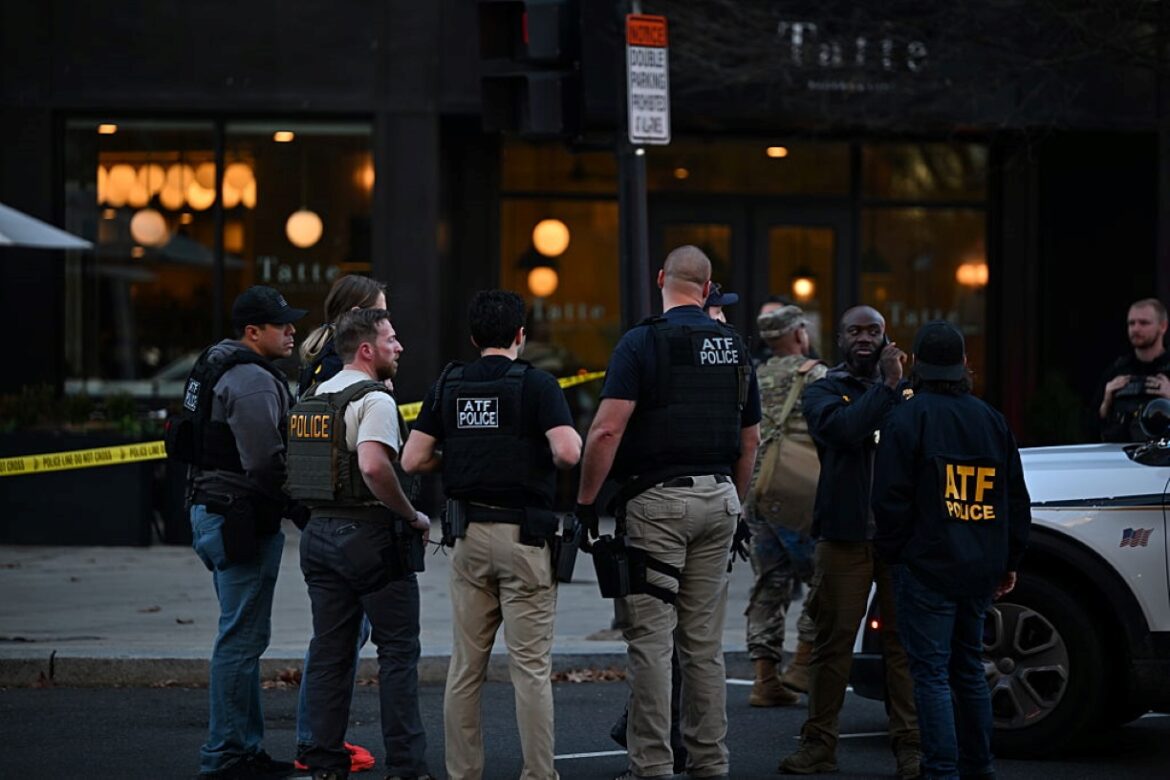 eua:-governador-volta-atras-apos-divulgar-morte-de-guardas-em-tiroteio