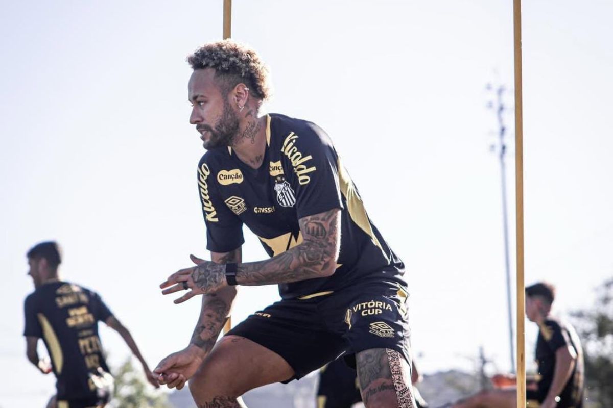 mesmo-lesionado,-neymar-treina-normalmente-com-elenco-do-santos;-veja