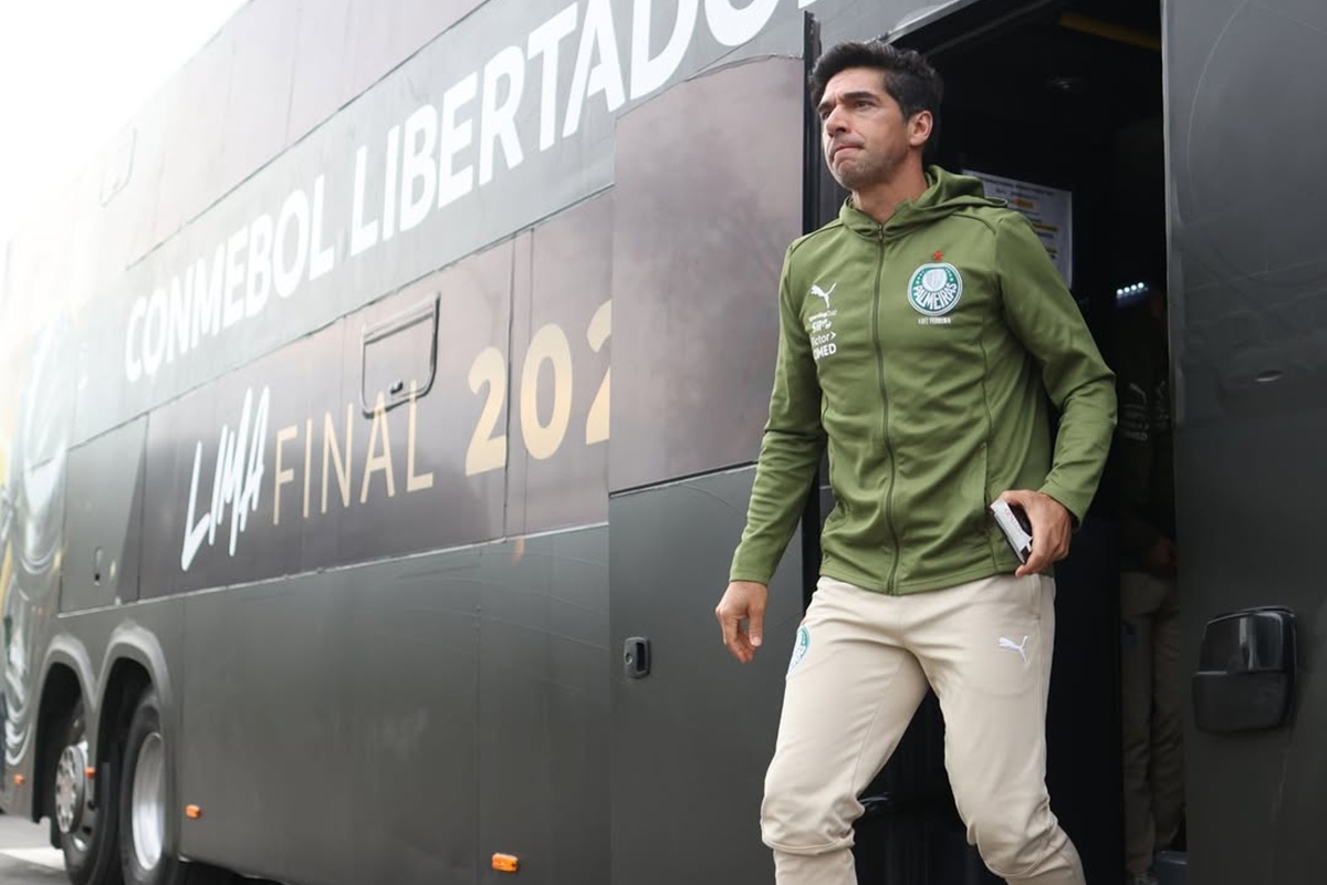 palmeiras-chega-a-lima-para-final-da-libertadores-contra-o-flamengo