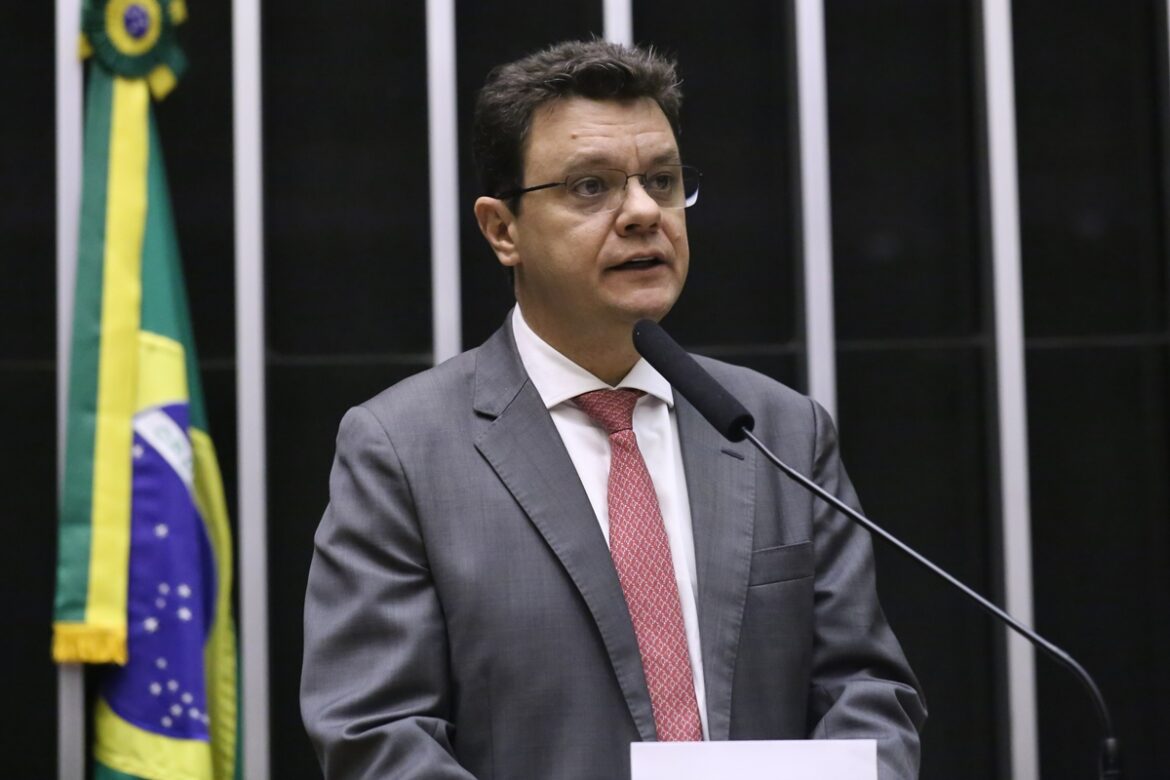 camara-aprova-projeto-que-aumenta-salarios-de-servidores-do-tcu
