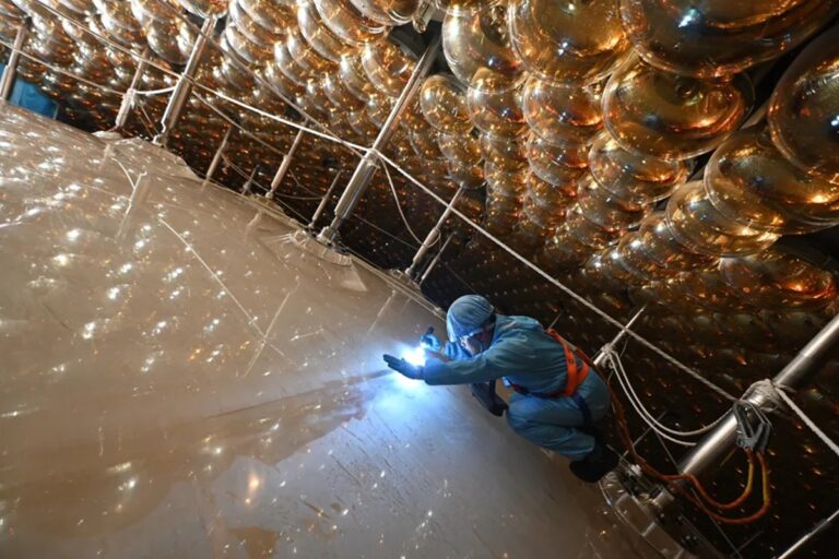 maior-detector-de-neutrinos-do-mundo-examina-substancia-com-rapidez