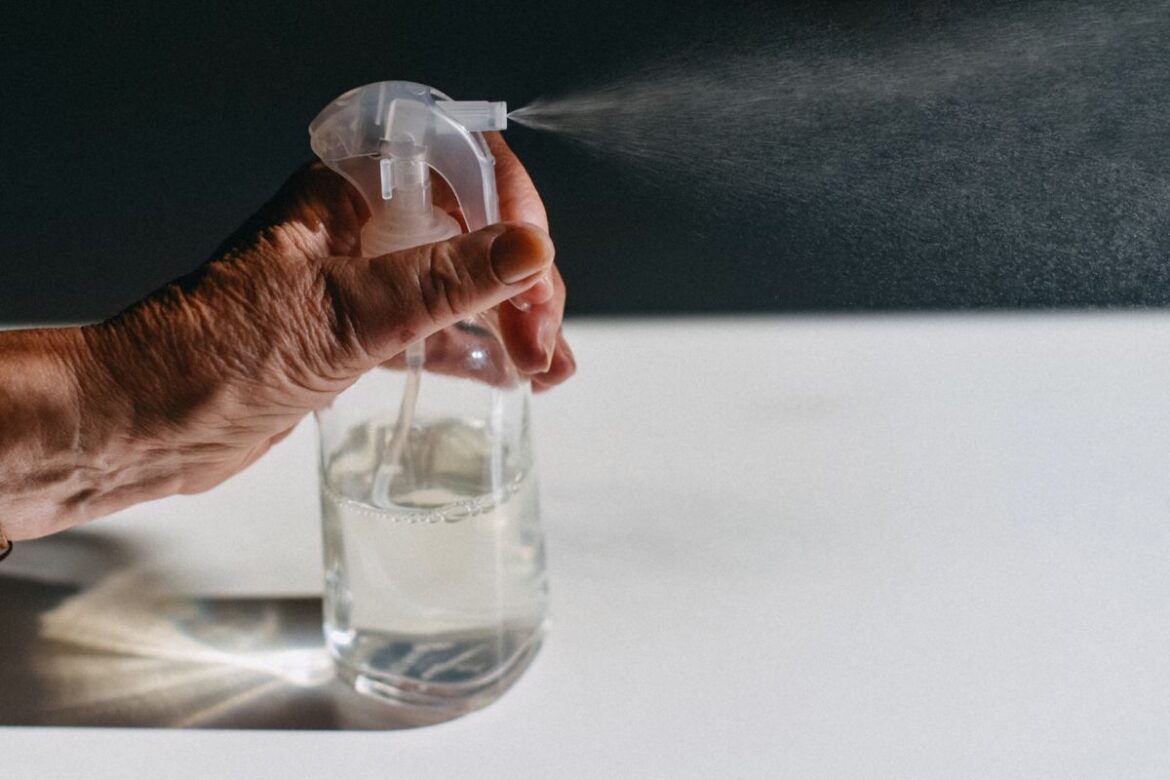 truque-de-limpeza:-expert-ensina-mistura-poderosa-com-2-ingredientes