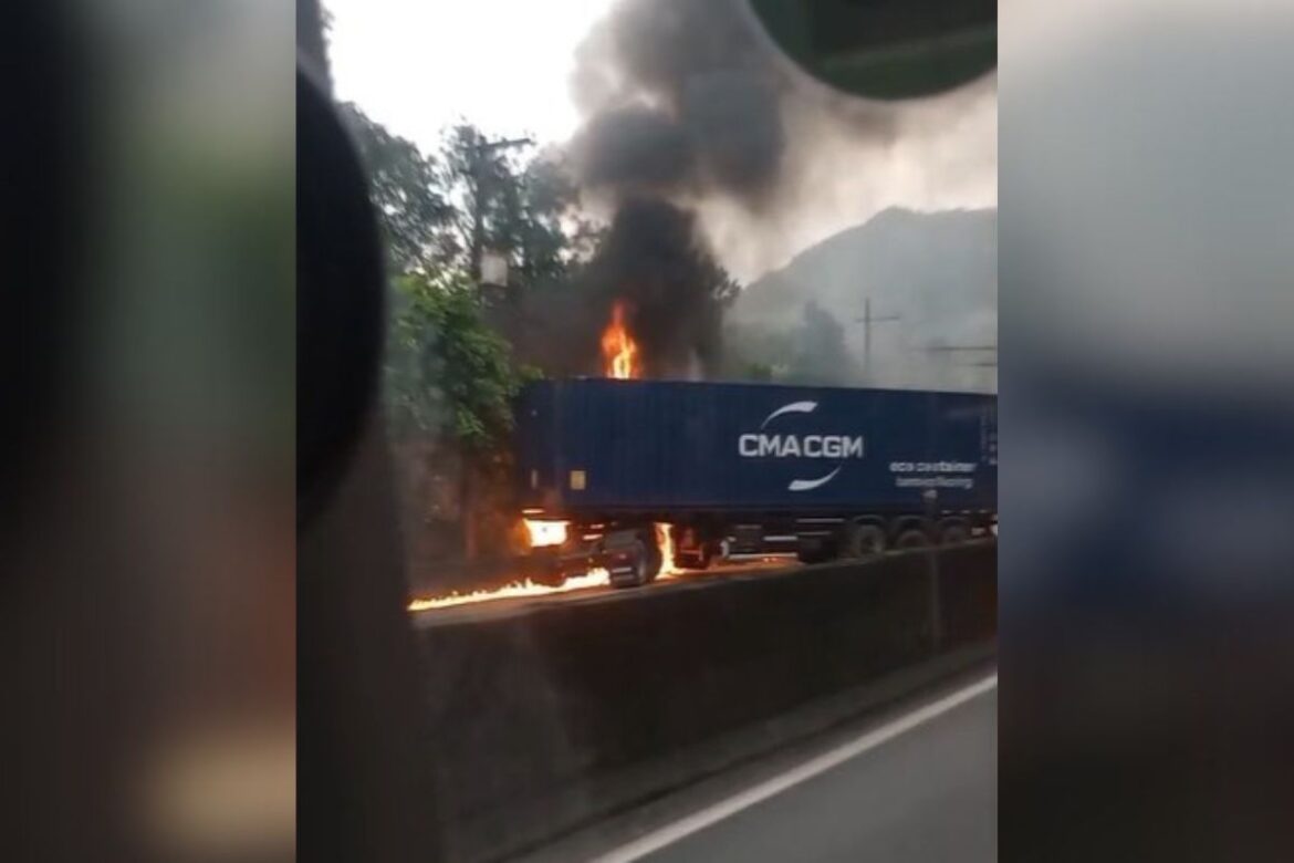 acidente-na-anchieta-deixa-2-mortos-e-interdita-via-sentido-litoral