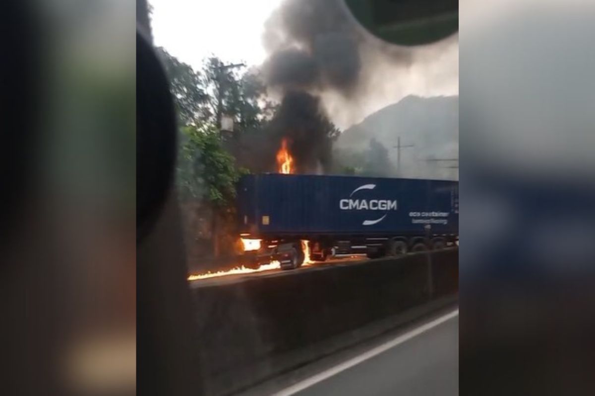 acidente-na-anchieta-deixa-2-mortos-e-interdita-via-sentido-litoral