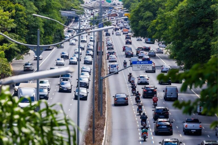 vias-que-esperam-aval-para-faixa-azul-somam-25-mortes-de-motociclistas