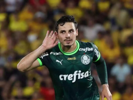 as-vesperas-de-decisao,-veiga-cita-flamengo-como-maior-rival-e-minimiza-o-corinthians