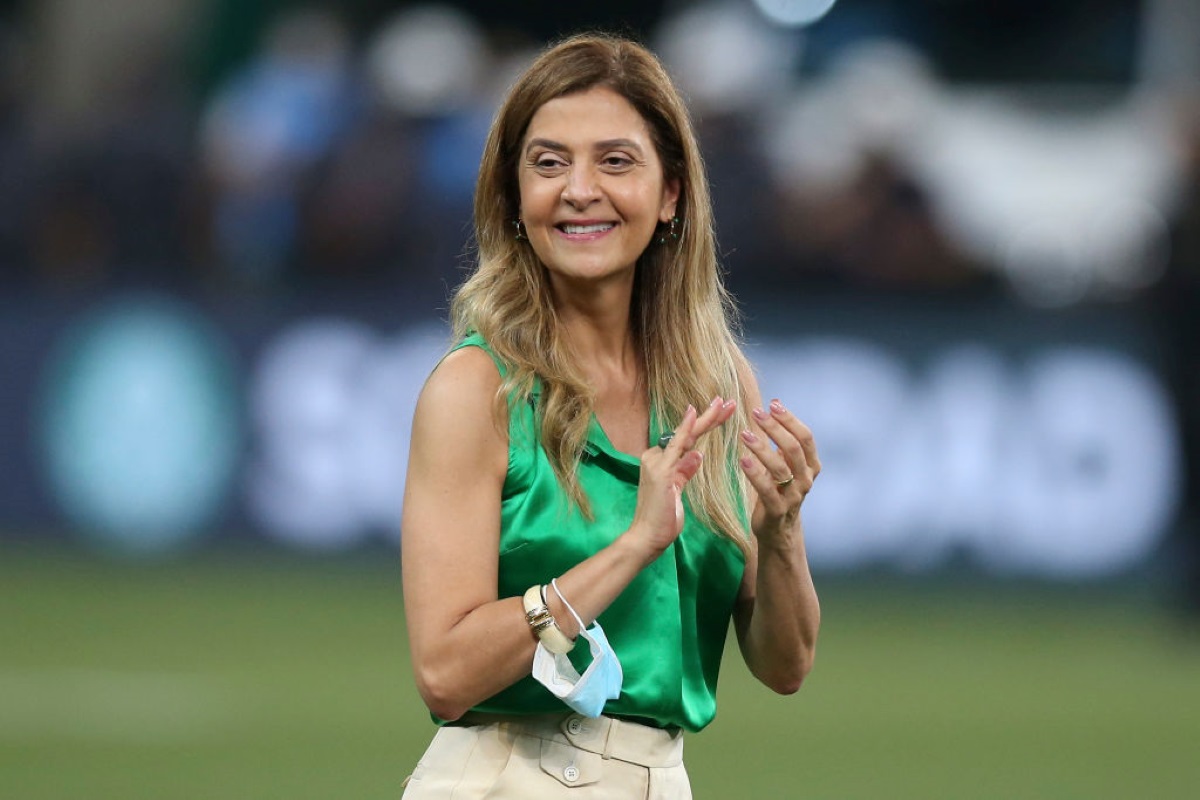leila-pereira-recepciona-time-do-palmeiras-em-lima-antes-de-final